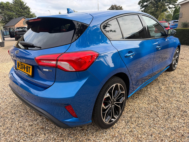 Foto 6 van Ford Focus 1.0 EcoBoost Hybrid ST Line X Business Navigatie & Camera & Winterpakket