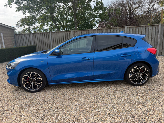 Foto 4 van Ford Focus 1.0 EcoBoost Hybrid ST Line X Business Navigatie & Camera & Winterpakket