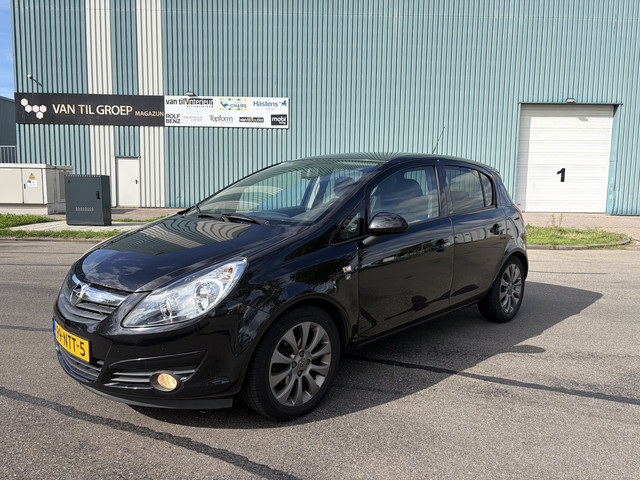 Opel Corsa 1.2-16V '111' Edition 5-Deurs Automaat 86 PK. Leuke en zeer fijn rijdende auto !!!