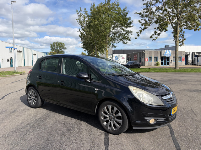 Foto 2 van Opel Corsa 1.2-16V '111' Edition 5-Deurs Automaat 86 PK. Leuke en zeer fijn rijdende auto !!!