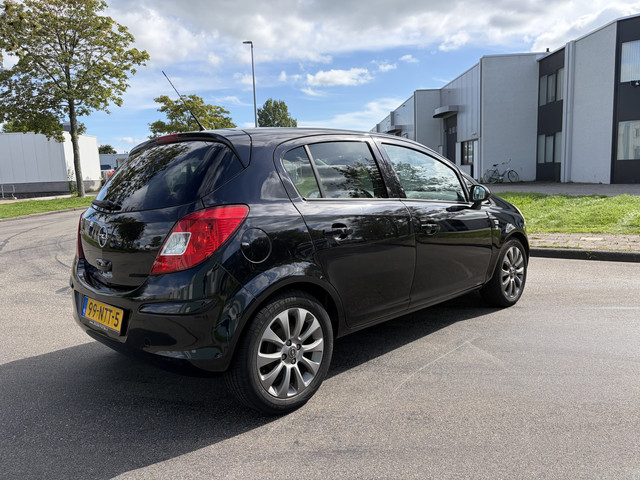 Foto 4 van Opel Corsa 1.2-16V '111' Edition 5-Deurs Automaat 86 PK. Leuke en zeer fijn rijdende auto !!!