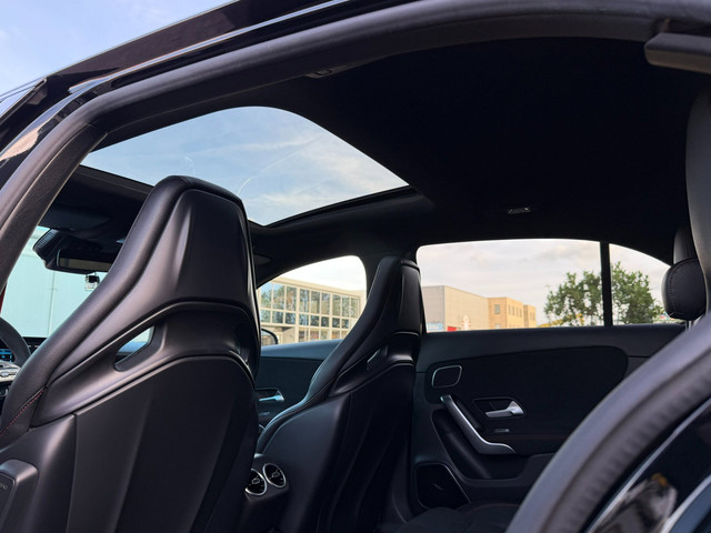 Foto 4 van Mercedes-Benz A-klasse AMG 35 4MATIC Edition 1