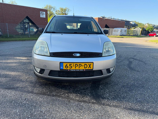 Foto 3 van Ford Fiesta 1.3 Futura Airco APK 20-07-2027