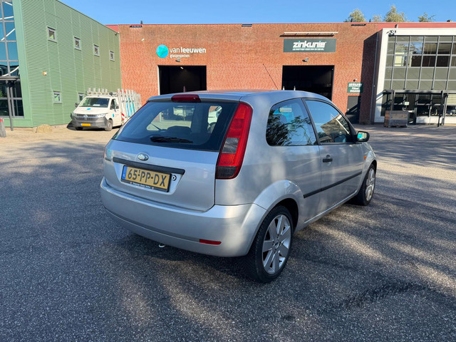 Foto 5 van Ford Fiesta 1.3 Futura Airco APK 20-07-2027