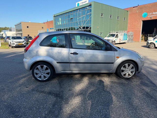 Foto 6 van Ford Fiesta 1.3 Futura Airco APK 20-07-2027