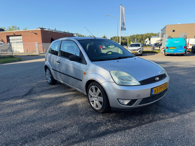 Foto 7 van Ford Fiesta 1.3 Futura Airco APK 20-07-2027