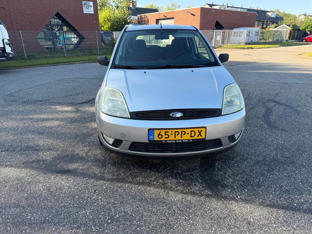 Foto 8 van Ford Fiesta 1.3 Futura Airco APK 20-07-2027