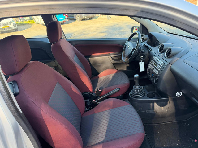 Foto 9 van Ford Fiesta 1.3 Futura Airco APK 20-07-2027