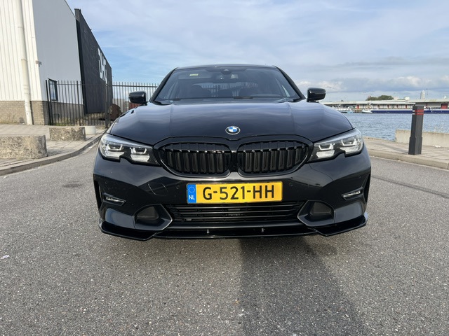 Foto 10 van BMW 3-serie 320i Executive Edition