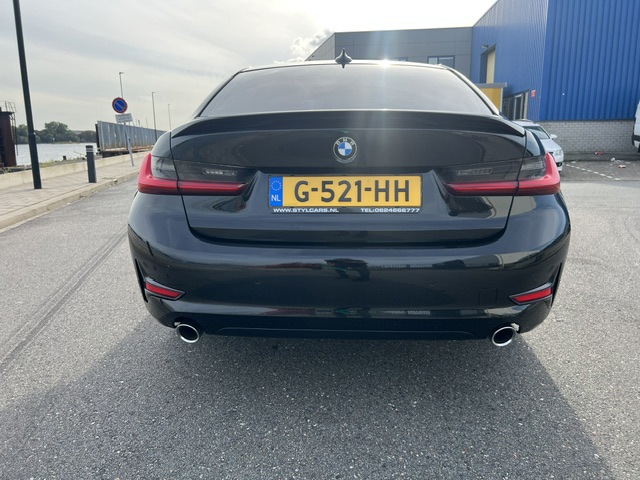 Foto 9 van BMW 3-serie 320i Executive Edition