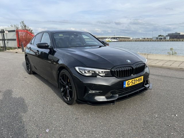 Foto 8 van BMW 3-serie 320i Executive Edition