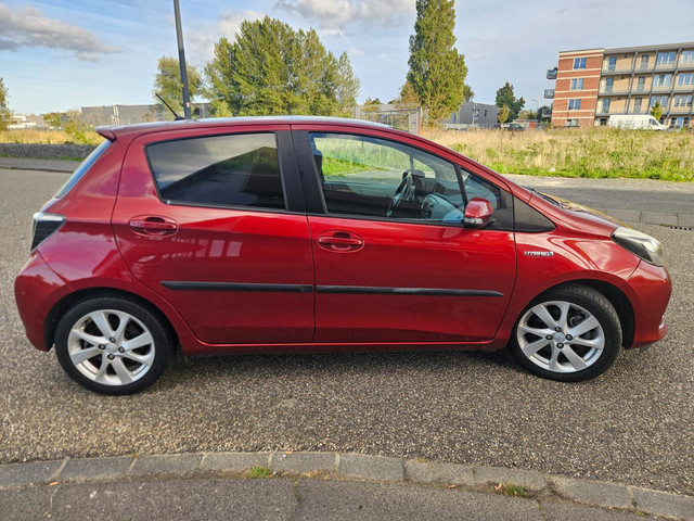 Foto 5 van Toyota Yaris 1.5 Full Hybrid Dynamic GARANTIE Glazen dak Navigatie Keyless Entry