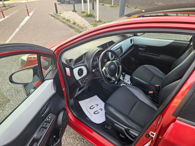 Foto 2 van Toyota Yaris 1.5 Full Hybrid Dynamic GARANTIE Glazen dak Navigatie Keyless Entry
