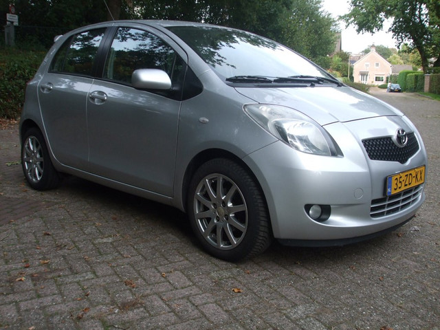 Foto 5 van Toyota Yaris 1.3 VVTi Sol airco 2e eigen. 174 dkm NAP 5drs grijs