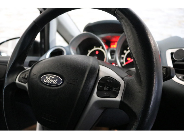 Foto 4 van Ford Fiesta 1.4 Titanium | Airco | Trekhaak | PDC | NAP | NL AUTO |
