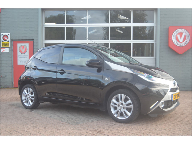 Foto 5 van Toyota Aygo 1.0 VVT-i x Leder, Camera, 12 mnd. gar.
