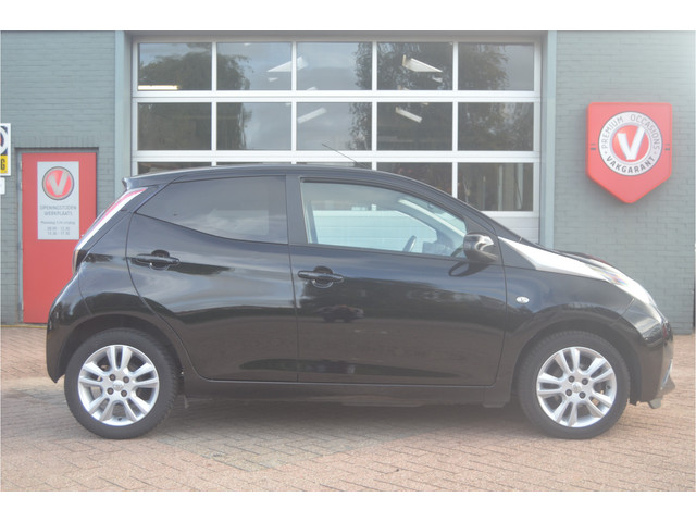 Foto 6 van Toyota Aygo 1.0 VVT-i x Leder, Camera, 12 mnd. gar.