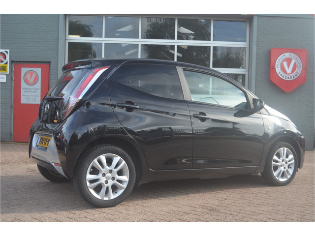 Foto 7 van Toyota Aygo 1.0 VVT-i x Leder, Camera, 12 mnd. gar.