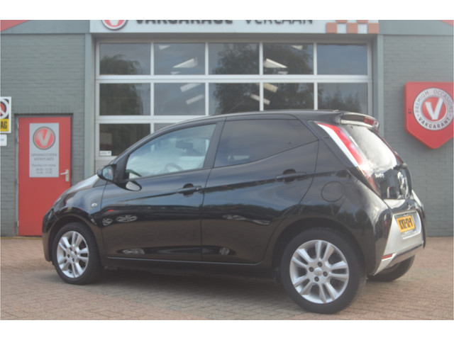 Foto 9 van Toyota Aygo 1.0 VVT-i x Leder, Camera, 12 mnd. gar.