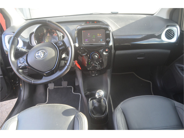Toyota Aygo 1.0 VVT-i x Leder, Camera, 12 mnd. gar.