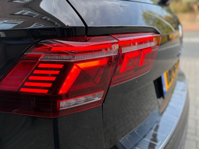 Foto 6 van Volkswagen TIGUAN 1.5 TSI 3X R-Line Business+ Black Style Pano IQ Carplay ACC Camera