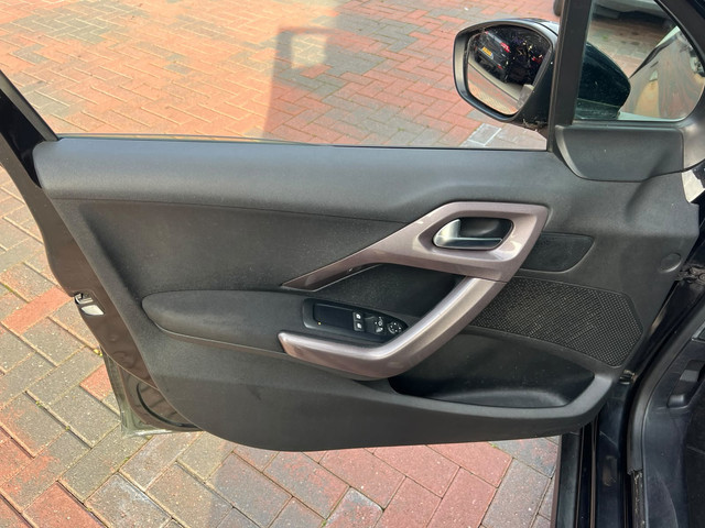 Foto 3 van Peugeot 2008 1.2 PureTech Active * Navi * AUT * Cruise * LED * Pano *