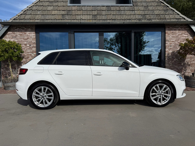 Foto 9 van Audi A3 Sportback 30 TFSI S-Line Cruise Control Sport