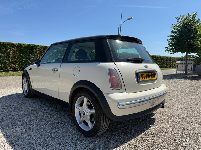 Foto 3 van Mini 3-Deurs 1.6 Cooper Chili Automaat | LM | Leer | Cruise Control