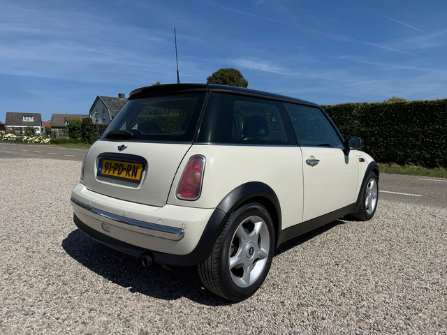 Foto 4 van Mini 3-Deurs 1.6 Cooper Chili Automaat | LM | Leer | Cruise Control