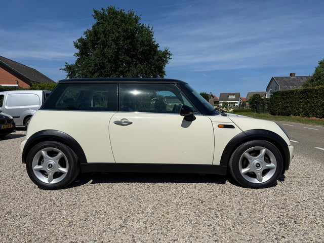 Foto 6 van Mini 3-Deurs 1.6 Cooper Chili Automaat | LM | Leer | Cruise Control