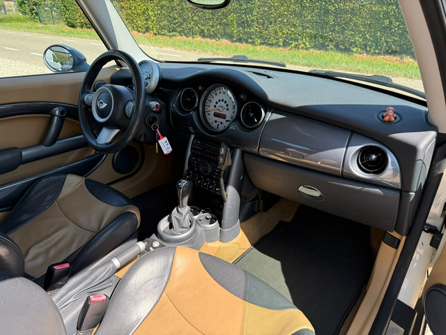 Foto 8 van Mini 3-Deurs 1.6 Cooper Chili Automaat | LM | Leer | Cruise Control