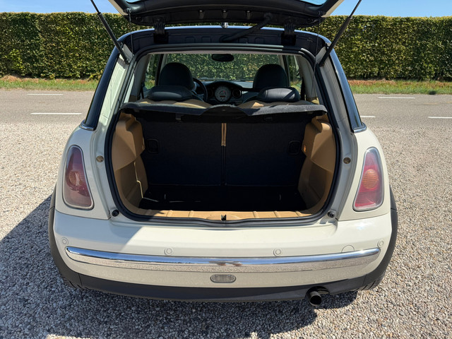 Foto 10 van Mini 3-Deurs 1.6 Cooper Chili Automaat | LM | Leer | Cruise Control