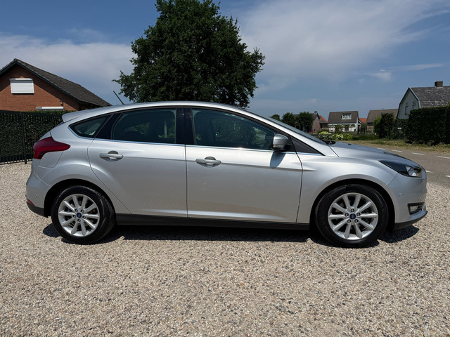 Foto 6 van Ford Focus 1.0 Titanium Edition Stoel VW. | Navi | PDC | LM | Cruise | Keyless | Org. NL