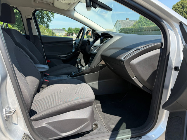 Foto 9 van Ford Focus 1.0 Titanium Edition Stoel VW. | Navi | PDC | LM | Cruise | Keyless | Org. NL