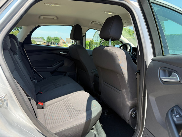Foto 10 van Ford Focus 1.0 Titanium Edition Stoel VW. | Navi | PDC | LM | Cruise | Keyless | Org. NL