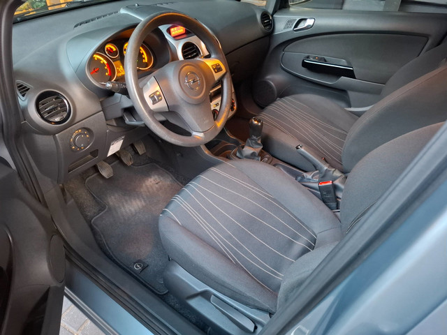 Foto 3 van Opel Corsa 1.4-16V Edition airco nwe APK nette auto