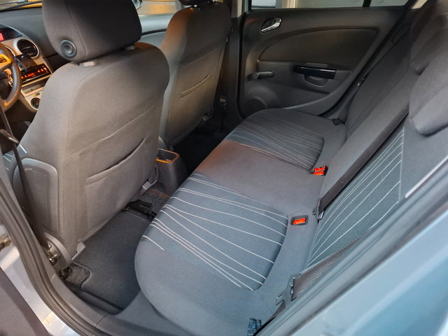 Foto 4 van Opel Corsa 1.4-16V Edition airco nwe APK nette auto