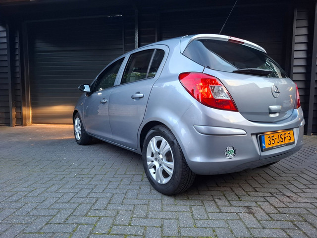 Foto 6 van Opel Corsa 1.4-16V Edition airco nwe APK nette auto