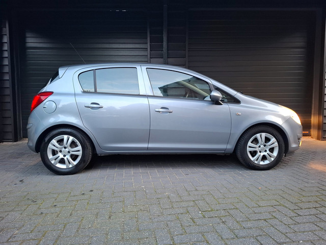 Foto 8 van Opel Corsa 1.4-16V Edition airco nwe APK nette auto