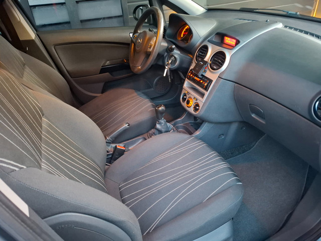 Foto 10 van Opel Corsa 1.4-16V Edition airco nwe APK nette auto