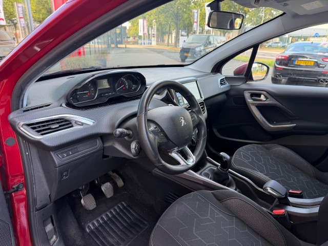 Foto 3 van PEUGEOT 2008 1.2 PureTech Active / Deal. Ond. / CarPlay