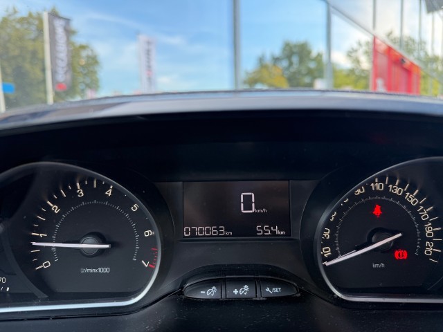 Foto 10 van PEUGEOT 2008 1.2 PureTech Active / Deal. Ond. / CarPlay