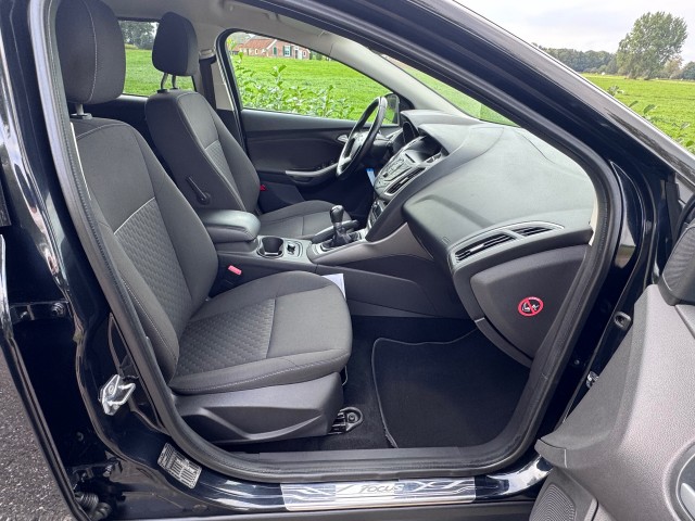 Foto 5 van FORD FOCUS 1.0 EcoBoost / TITANIUM / TREKHAAK / CRUISE / RIJKLAAR