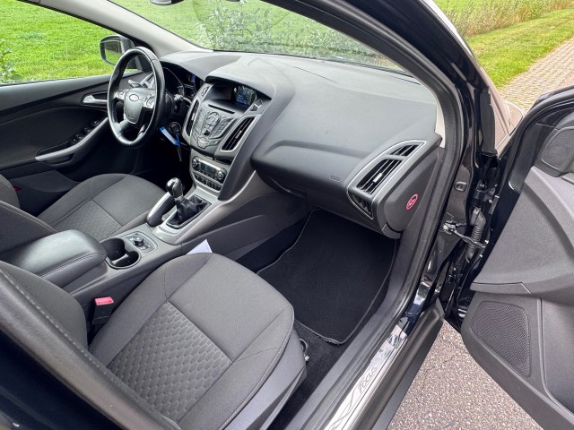 Foto 4 van FORD FOCUS 1.0 EcoBoost / TITANIUM / TREKHAAK / CRUISE / RIJKLAAR