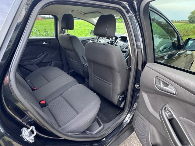 Foto 2 van FORD FOCUS 1.0 EcoBoost / TITANIUM / TREKHAAK / CRUISE / RIJKLAAR