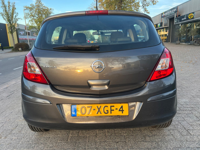 Foto 7 van Opel Corsa 1.4-16V Anniversary Edition - Zeer nette staat