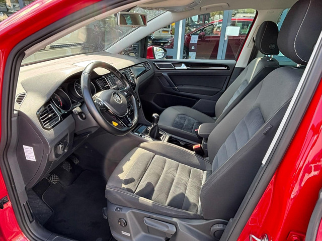 Foto 3 van Volkswagen Golf Sportsvan 1.4 TSI Highline Zeer nette auto|rijklaarprijs