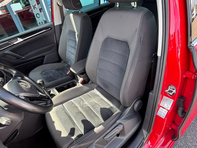 Foto 10 van Volkswagen Golf Sportsvan 1.4 TSI Highline Zeer nette auto|rijklaarprijs