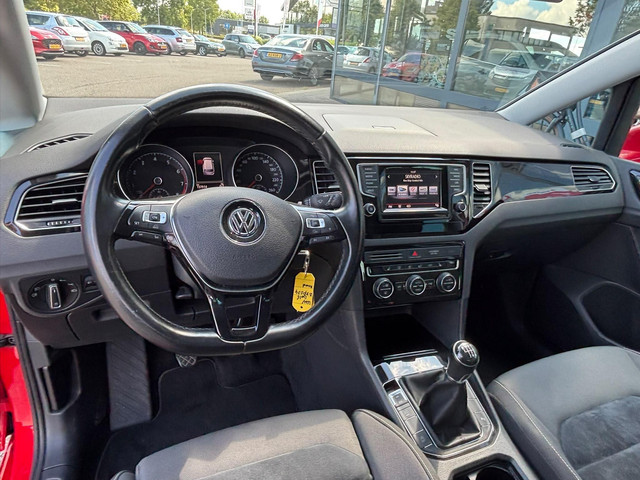 Foto 9 van Volkswagen Golf Sportsvan 1.4 TSI Highline Zeer nette auto|rijklaarprijs
