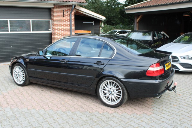 Foto 9 van BMW 3-SERIE 330I Executive Automaat - Navi Cruise Clima - 2de eigenaar
